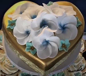 main cake for cupcake tower
