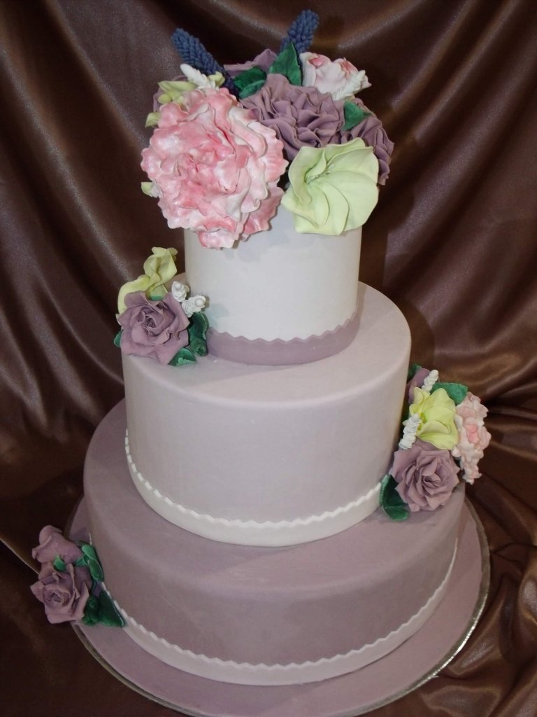 kim wedding cake