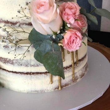2 tier wedding cake side view