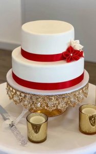 2 tier round wedding cake